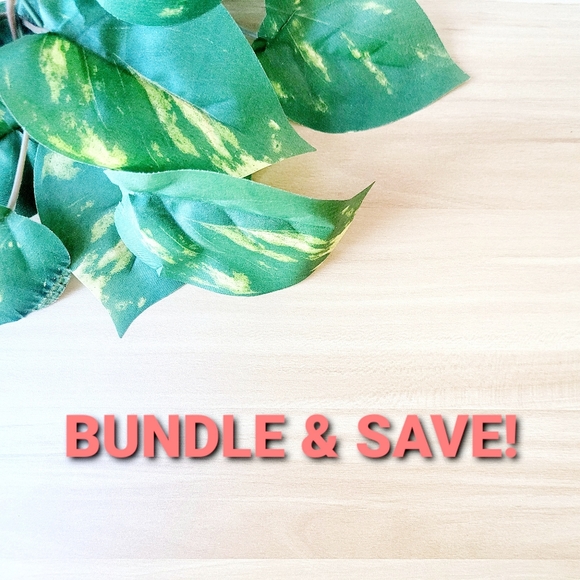 Embroidered top v-neck - Picture 7 of 8